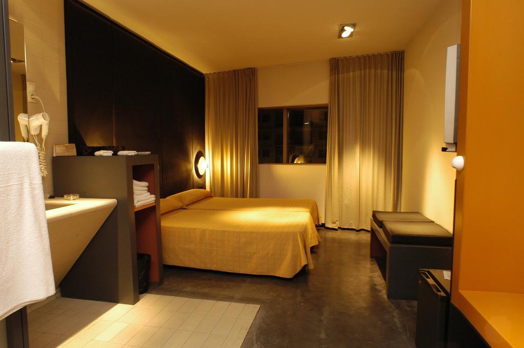 Hotel Ciutat إيغوالادا، برشلونة المظهر الخارجي الصورة